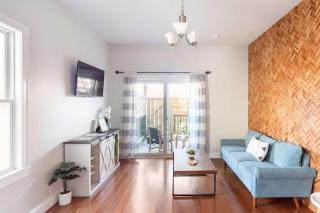 Jennifer's Walkable Private Apartment Getaway with Relaxing Deck - Providence - 3
