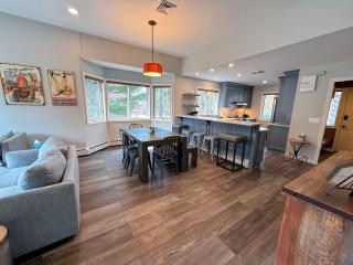 F32 Modern Golf Course Home with Mountain Views - Bretton Woods - 4