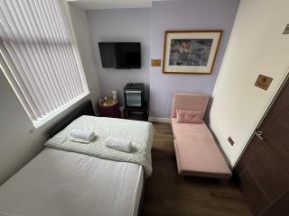 Southgate Luxury Apartments-Jaquzzi Bath-Private Parking- suitable for contractors - 3