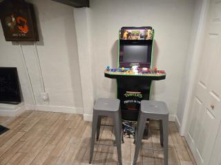 NEW! HUGE 5BR Mountain Views Game Room Hot Tub Lawn Games BBQ - 6