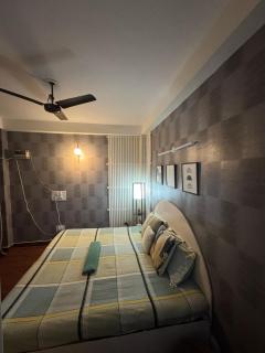 The Budget Room- With Washroom & Kitchenette - New Delhi - 8