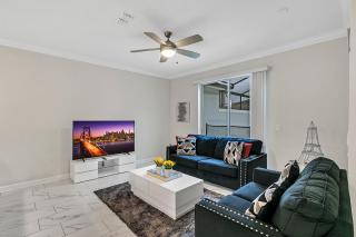 Story Lake Resort: Dream Getaway w/ Pool & Designer Interiors! - Kissimmee - 4