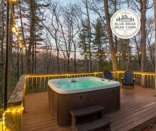 6-Bed Family Retreat Hot Tub Game Room Playground - Marshall - 0