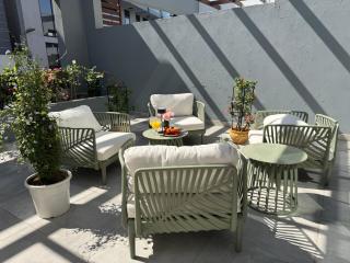 Massive LuxXo Family & Friends House with Terraces, Private Parking, Pool & Quick Access to Dubai Mall - 6