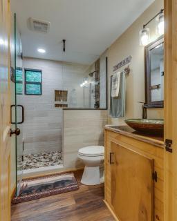 Ski View Bears - Gatlinburg! Serene Cabin with Views, HotTub, GameRoom - Gatlinburg - 9