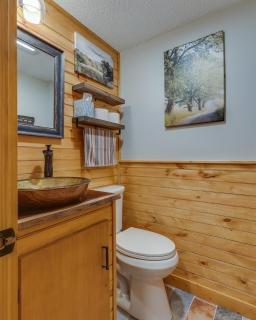 Ski View Bears - Gatlinburg! Serene Cabin with Views, HotTub, GameRoom - Gatlinburg - 3