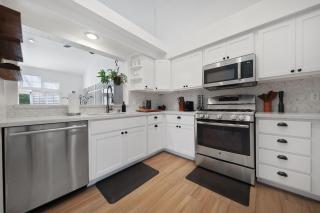 RARE Poolside - LUXE 1BR King, Pool, EV station - 4