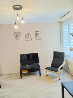 Les loges de Véro - Rez-de-chaussée - Parking privé - Garage vélo et moto - LOGEMENT NEUF - 5 couchages - 2 chambres - WIFI - Géré par Presta-Zen'Services - Thierville-sur-Meuse - 6