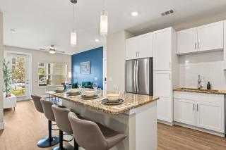 Private Full King Bed, Parks Nearby, Pool, Gym, Pet Allowed - Orlando - 1