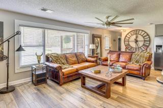 Fall and Football Vibes Titus Retreat with Game Room - 7