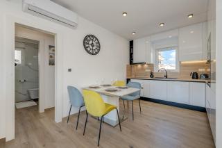 Luxury apartment with jacuzzi in Trogir - Trogir - 3
