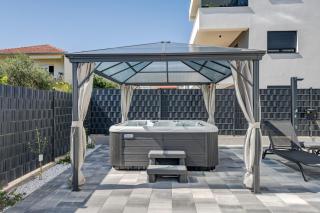 Luxury apartment with jacuzzi in Trogir - Trogir - 0
