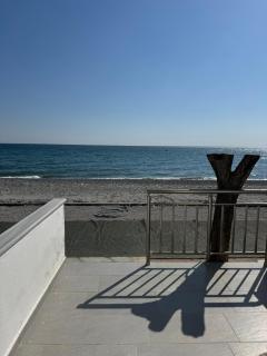 Beachfront Paradise Studio - Leptokaryá - 9