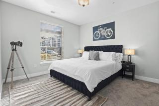 IRIE Living 2BD Comfy Grand Park King Bed - Westfield - 3