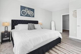 IRIE Living 2BD Comfy Grand Park King Bed - Westfield - 2