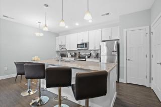 IRIE Living 2BD Comfy Grand Park King Bed - Westfield - 5