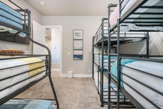 52-53| Poolhouse Duplex in St George with 2 Pools and Hot Tubs - 2