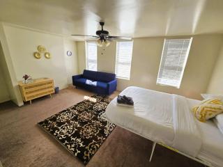 Bright & Cozy 2 Bed Home Private Parking - Pittsburgh - 9