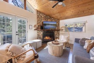 Navigate Stays Big Bears Best-Kept Secret Cabin - Big Bear City - 0