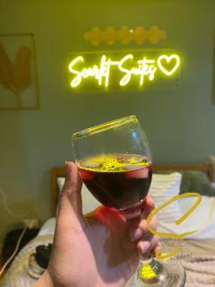 Azure staycation by Scarlet Suites - 2