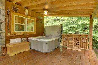 Mtn-View Warne Cabin Hot Tub, Wine Cabinet! - 9