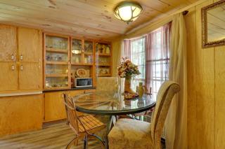Mtn-View Warne Cabin Hot Tub, Wine Cabinet! - Warne - 4