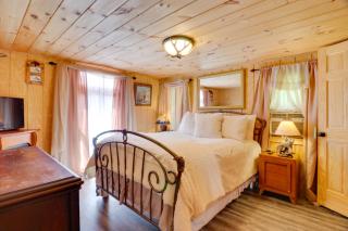 Mtn-View Warne Cabin Hot Tub, Wine Cabinet! - 1