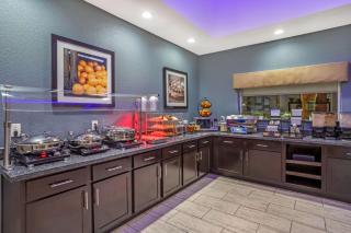 Best Western Plus Lake Jackson Inn & Suites - 4