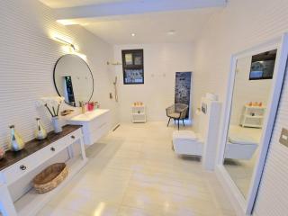 Luxury Villa de Lalo Rooftop Lake View Nature 1min walk Beach-Brandnew - Santa Cruz La Laguna - 6