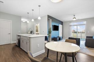 IRIE Living 2BD Retreat Grand Park with King Bed and Pool - Westfield - 4
