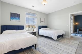 IRIE Living 2BD Retreat Grand Park with King Bed and Pool - Westfield - 1