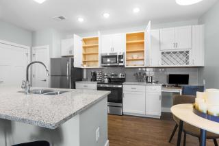 IRIE Living Divine Suite Grand Park with King Bed and Pool - Westfield - 9