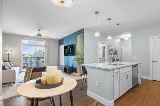IRIE Living Divine Suite Grand Park with King Bed and Pool - Westfield - 6