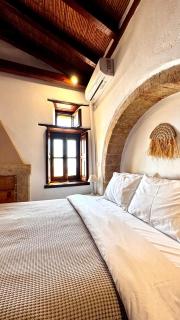 Ypatia Cozy Castle Suite Apartment with Loft - 9