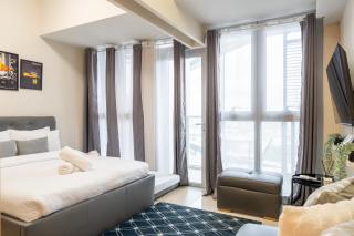 Uptown Parksuites BGC Family 2bed 1BR Balcony, Netflix - Manila - 7