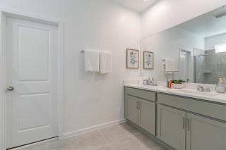 Brand New 9BR Solara Resort w LED Pool - 4