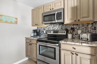 Calypso 2-Bedroom Condo with Ocean Views & Pool Access Ocean City Beachfront Escape - 9