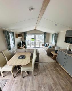 8 Berth Caravan - Lyons Robin Hood, HV - 7
