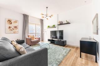 Luxe Marina View Retreat! 2BDRM - 4