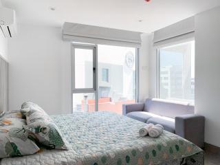 Suite vista a la ciudad, Parqueo, sofa cama, cerca mall del sol - Guayaquil - 3