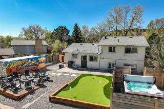 Tonka Estate Backyard Oasis w Hot Tub & Sauna - 0