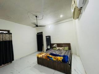 Triveni hotel - Shāhpura - 1