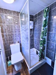 R13 Double Room Great Area - 5