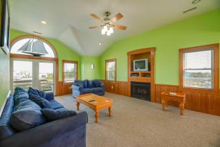 Quiet Hatteras Duplex with Decks about 1 Mile to Beach - Hatteras - 8