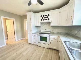 Beautiful Benson Villa-Walking Distance to Benson - Omaha - 0