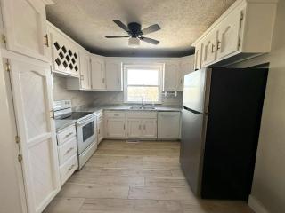 Beautiful Benson Villa-Walking Distance to Benson - Omaha - 7