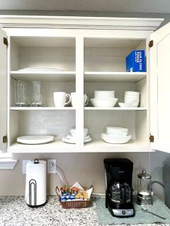 Peaceful Haven 2BR 1BA in Quiet Neighborhood - 2