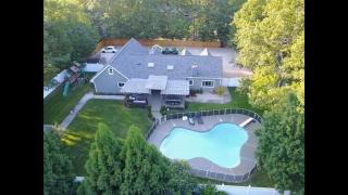 Private completely fenced in property Near beach - Hampton Bays - 6