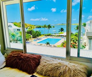 Cozy Waterfront Two-Level Condo with 2 Bathrooms ,Pool, AC - Baie Nettle - 0