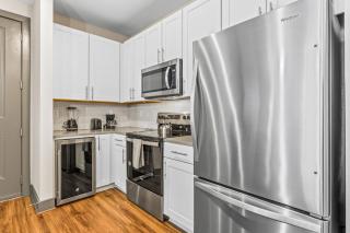 Full Apartment 15 min to Parks King Bed Apt with Pool and Gym - Orlando - 1